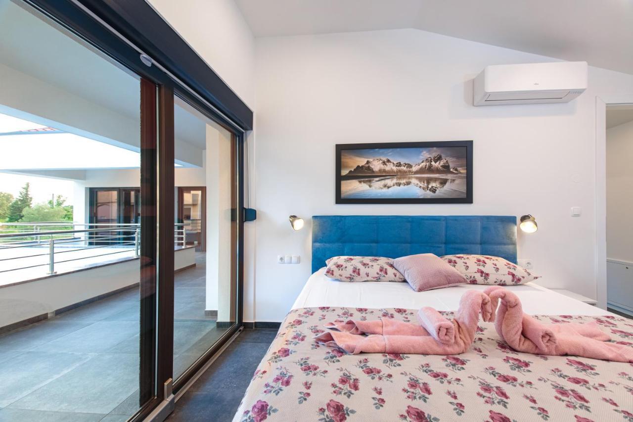 Villa Graefin Малинска Екстериор снимка