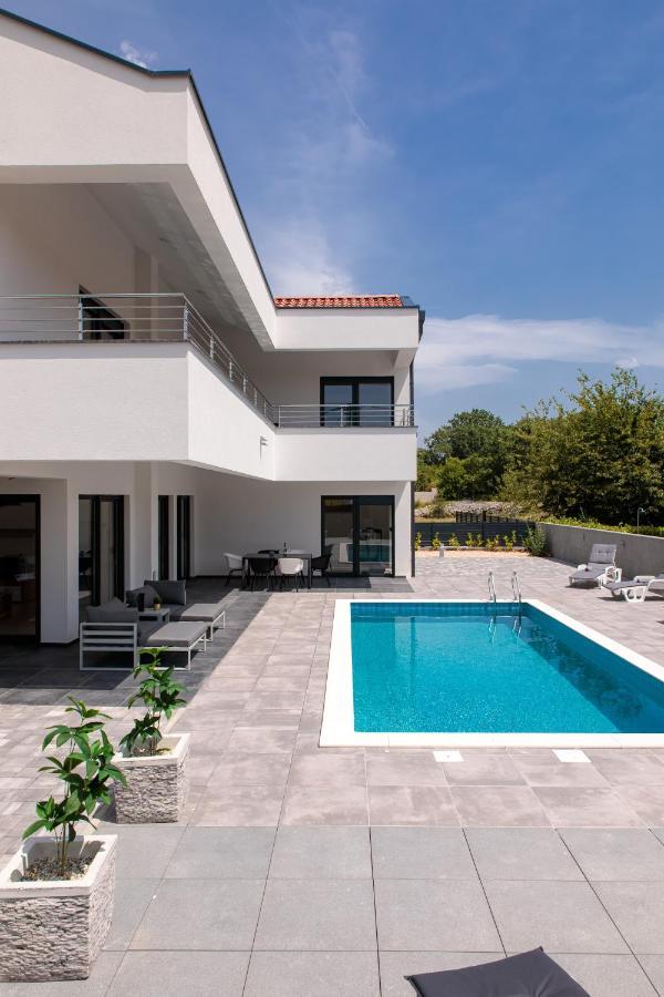 Villa Graefin Малинска Екстериор снимка