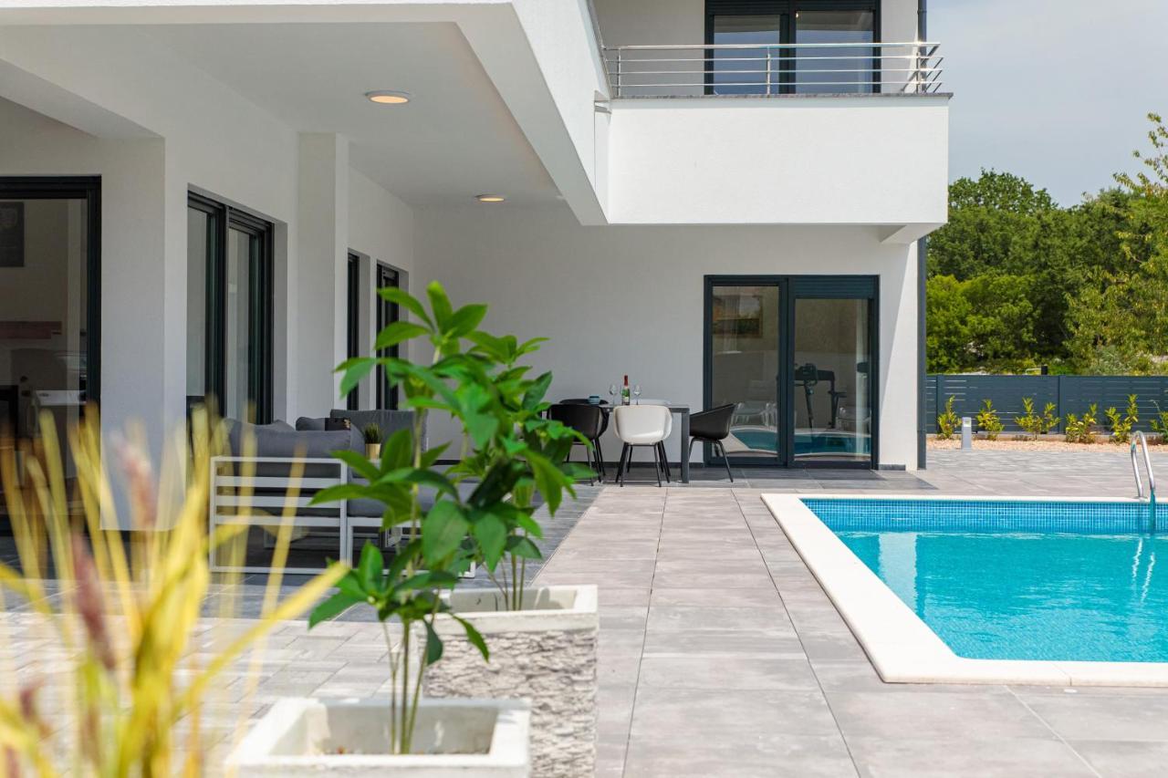Villa Graefin Малинска Екстериор снимка