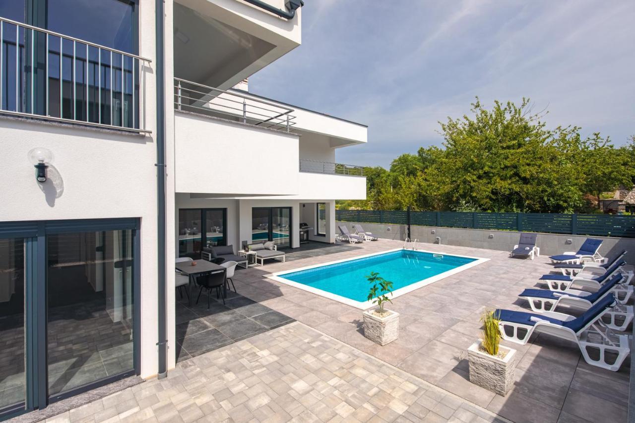 Villa Graefin Малинска Екстериор снимка