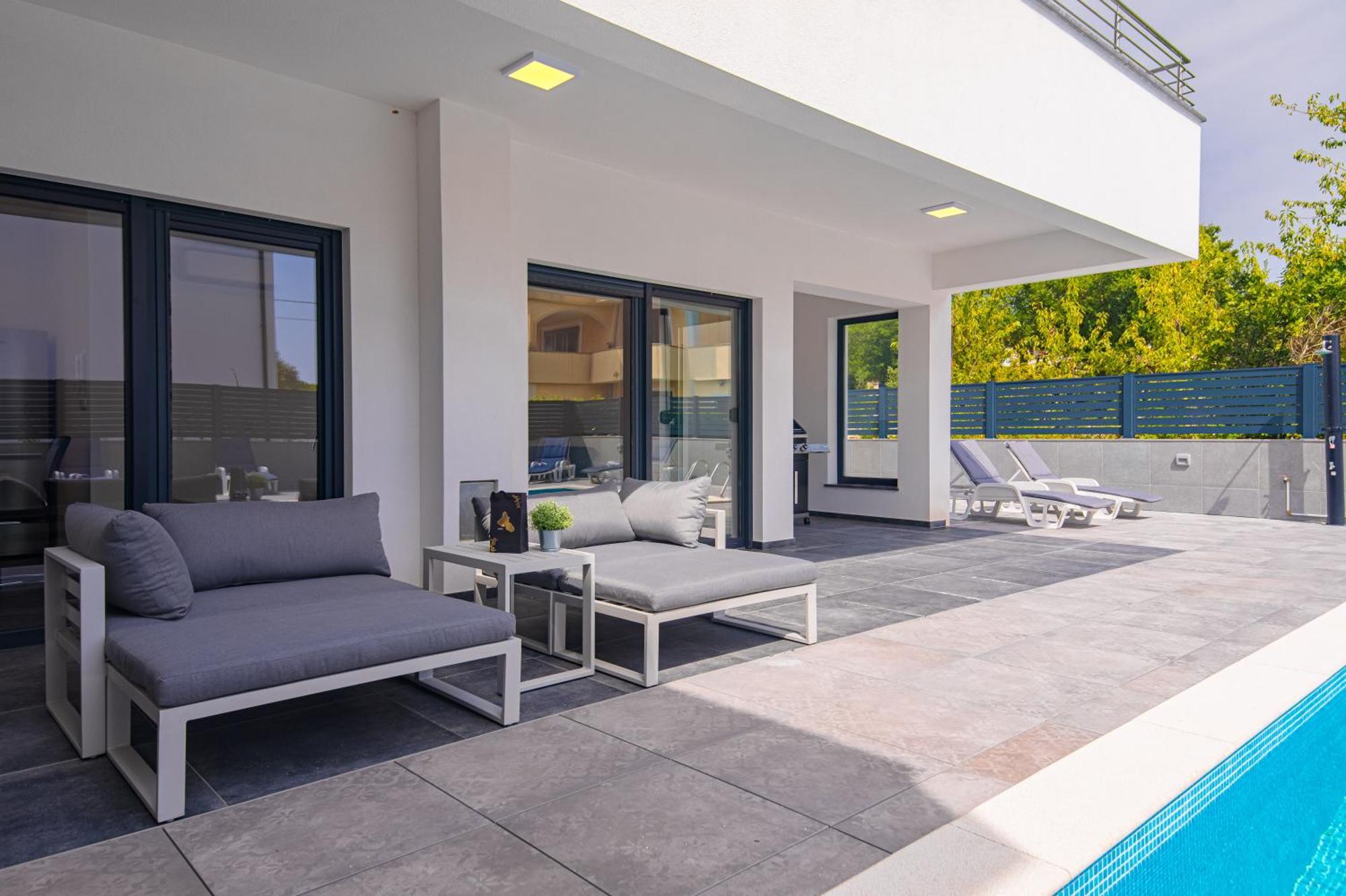 Villa Graefin Малинска Екстериор снимка