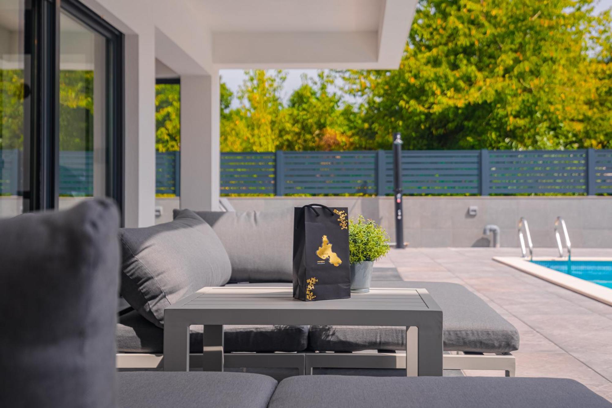 Villa Graefin Малинска Екстериор снимка