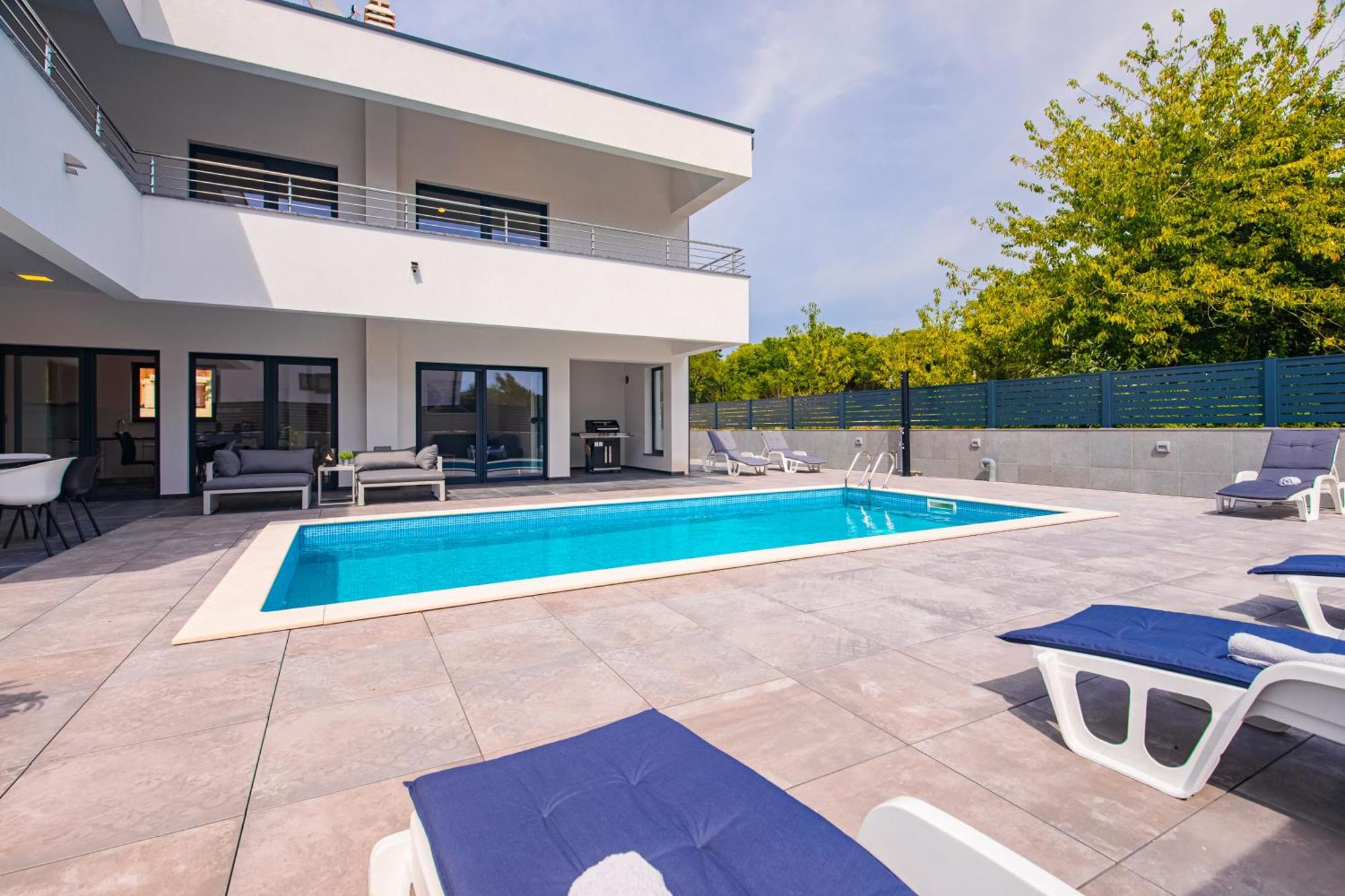 Villa Graefin Малинска Екстериор снимка